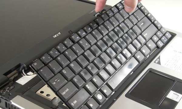 Thay bàn phím Laptop